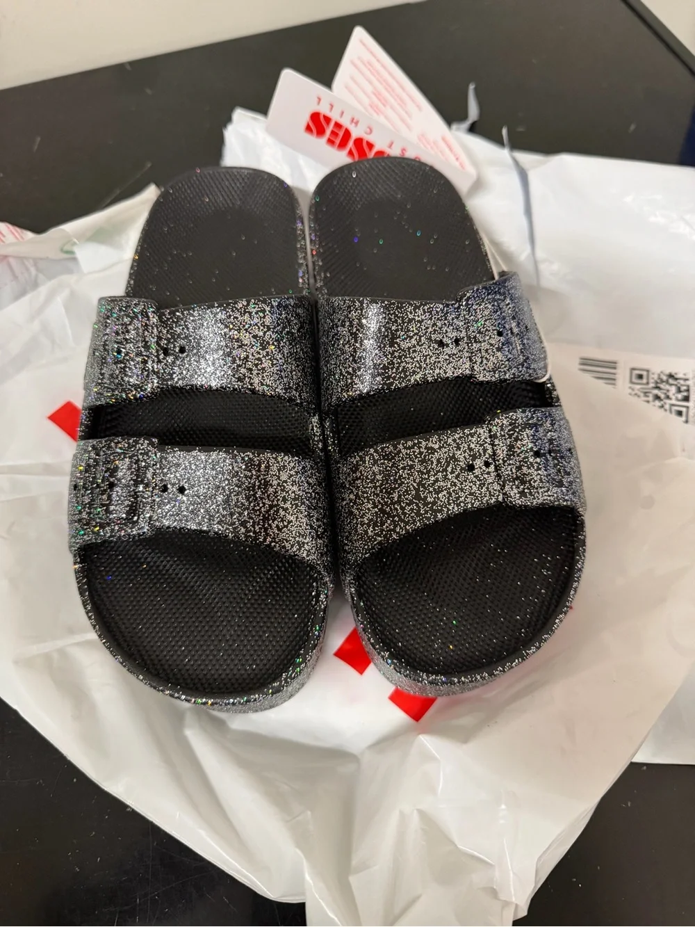 BNWT Freedom Moses black glitter platform slides